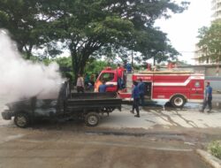 Sebuah Mobil Dinas PU Pusat Hangus Terbakar