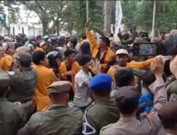 Demo Tolak PT. GKP, Dua Mahasiswa Diamankan Satpol-PP 