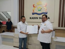 Utamakan Proses dan Seleksi yang Tepat, Kadin Sultra Serahkan SK Pengurus Konawe dan Baubau 