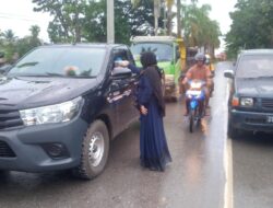 DWP Dishub Kota Kendari Bagikan Takjil Untuk Pengendara