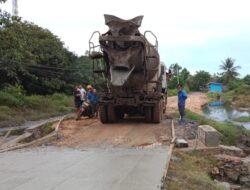 Dorong Perekonomian Masyarakat, PT VDNIP Bangun Jalan Beton di Desa Tani Indah