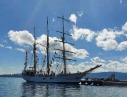 Foto: KRI Dewaruci Tiba di Pelabuhan Murhum