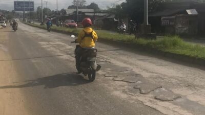 Belum Setahun, Aspal Jalan di Kecamatan Wua-wua Rusak, Warga Sebut “Simpang Tiga Maut”