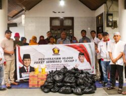 DPC Gerindra Kendari Bersama Tidar Sultra Salurkan Puluhan Paket Sembako ke Tukang Bersih Makam