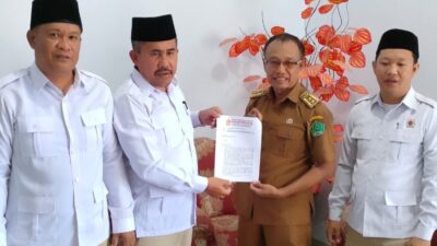 Gerindra Konawe Serahkan SK Pergantian Kadek Ray Sudiana, Ketua DPRD: Kami Akan Proses 