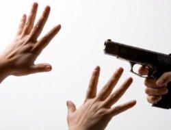 Todongkan Pistol ke Warga, Diduga Oknum Polisi Beking Mafia Tambang di Mandiodo