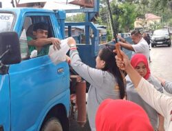 Bulan Penuh Berkah, PD PIRA Sultra Berbagi Takjil ke Pengguna Jalan 