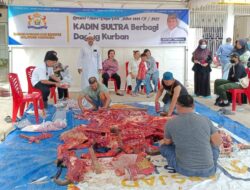 Momentum Idul Adha, Kadin Sultra Bagikan Daging Kurban ke Ratusan Warga di Kendari
