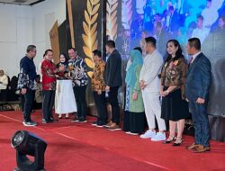 Dukung Kemajuan UMKM, Anton Timbang Diganjar Penghargaan Sultra Awards 2023