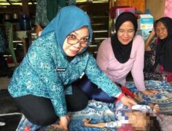 Kunker di Onembute, Ketua TP PKK Konawe Sambangi Penderita Cerebral Palsy