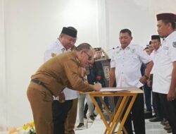 Kukuhkan DPC APDESI, Pj Bupati Konawe Harapkan Peningkatan Sinergi dan Solidaritas Masyarakat Desa