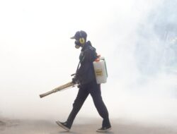 Cegah Penyebaran Penyakit di Musim Penghujan, FPRB Sultra Terus Lakukan Fogging di Berbagai Tempat