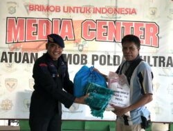 Jumat Berkah, Satuan Brimob Polda Sultra Berbagi Rezeki ke Insan Pers
