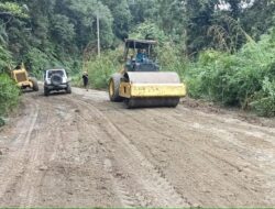 Kondisi Mengering, Jalan di Pegunungan Ambapa Dimuluskan