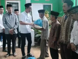 Perdana Laksanakan Safari Ramadhan, Ketua DPRD Konut Bersama Wabup Bagikan Bantuan Sembako di Kecamatan Langgikima