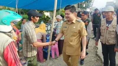 Cek Ketersediaan Pangan, Warga Dangia Sambut Bupati Koltim di Pasar Gunung Jaya