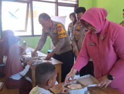 Wujudkan Anak Sehat dan Cerdas, Kapolres Bersama Ketua Bhayangkari Konut Gelar Bansos