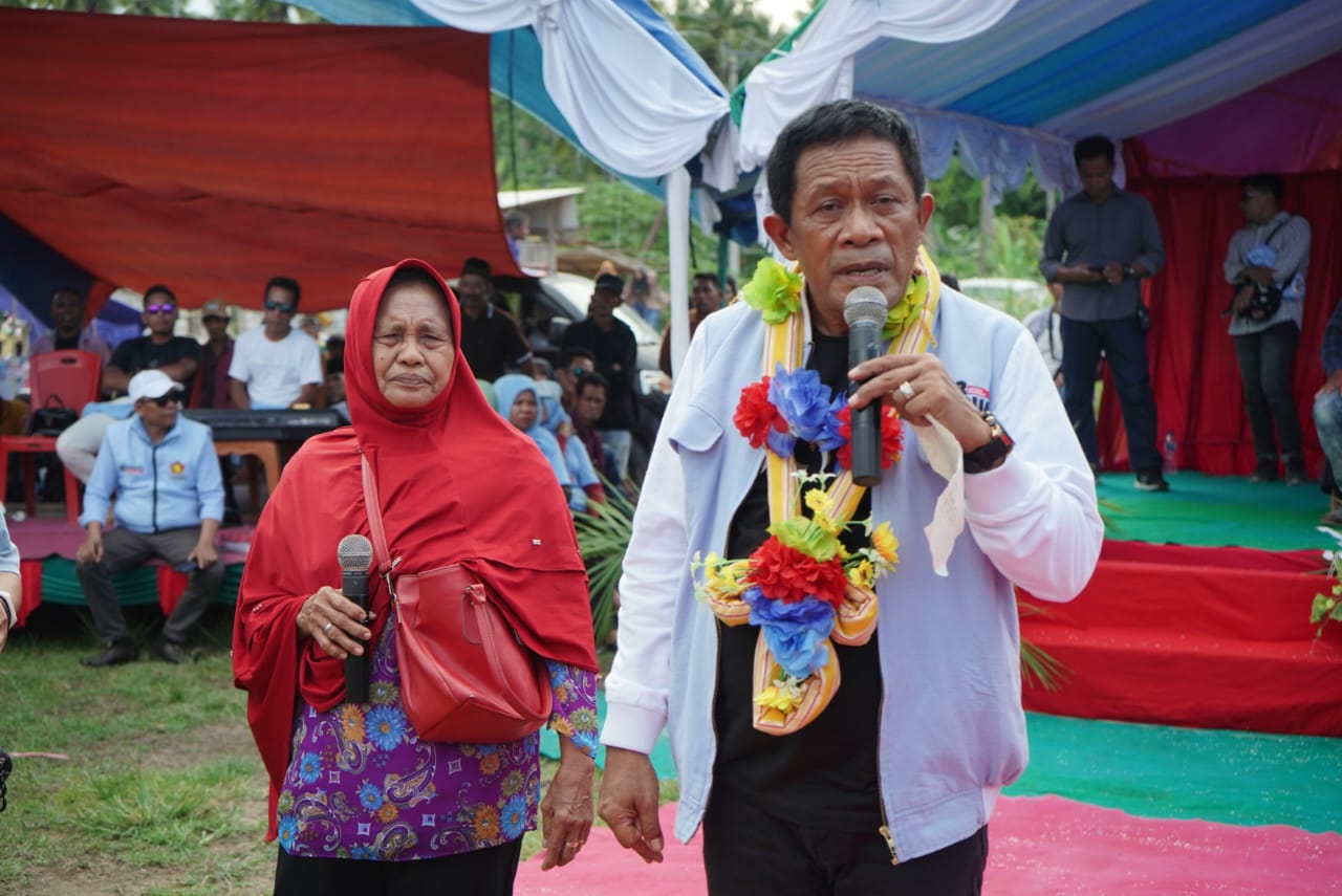 Kampanye terbatas pasangan calon Gubernur dan Wakil Gubernur Sultra, Andi Sumangerukka (ASR) - Hugua di Kecamatan Bonegunu, Kabupaten Buton Utara. Foto: Alif Kamal