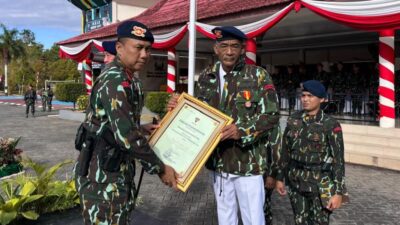 HUT Brimob Polri ke-79, Wakapolda Sultra dan Kades Asemi Nunulai Dapat Penghargaan Warga Kehormatan