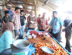 Pantau Harga Pasar, Pj Bupati Konawe Pastikan Stabilitas Harga Bahan Pokok