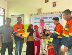 Bukti Kepedulian Sosial: PT SBP Salurkan Seragam Sekolah Untuk Anak-anak Andowia