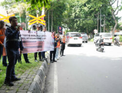 KAI Daop 8 Surabaya dan KAI Properti Gencarkan Sosialisasi Keselamatan di Perlintasan Sebidang Jelang Nataru 2025/2026