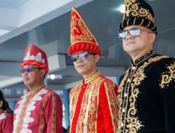 Tampil Berbusana Adat Tolaki, Bupati Ikbar Hadiri HUT ke-66 Kolaka Penuh Wibawa