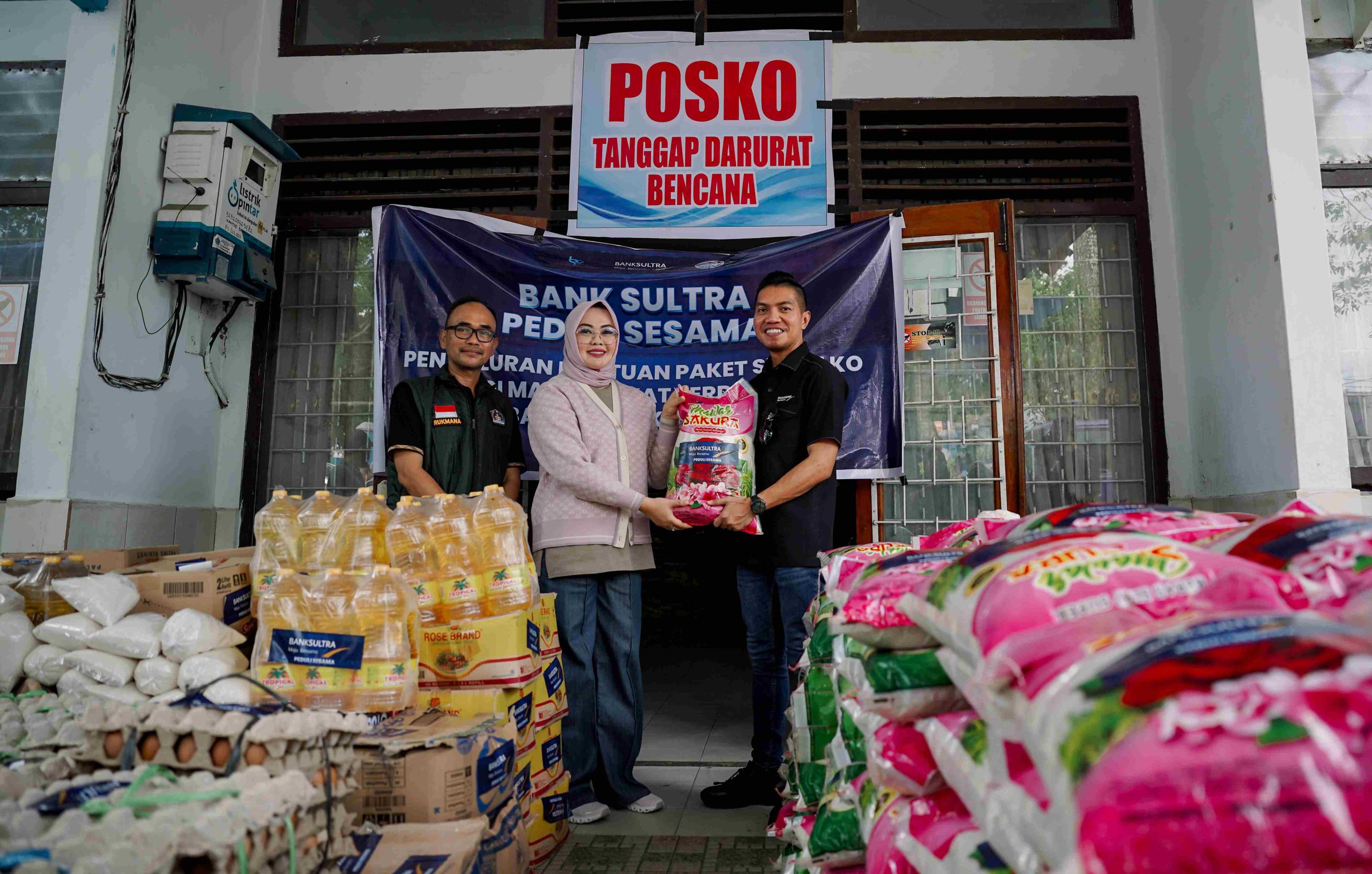 Peduli Warga Terdampak, Bank Sultra Gelontorkan Bantuan Rp93,3 Juta untuk Korban Banjir
