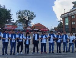 BRI Life Gelar Pelepasan Tukik, Dukung Konservasi Penyu di Pantai Kuta Bali