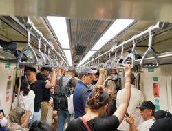 KLB Uji Coba LRT Jabodebek Mulai Dimanfaatkan Pengguna pada Jam Sibuk Pagi