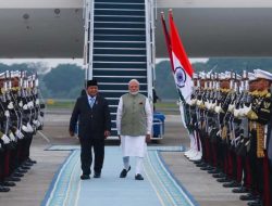 PM India Narendra Modi Tiba di Indonesia, Disambut Langsung Presiden Prabowo